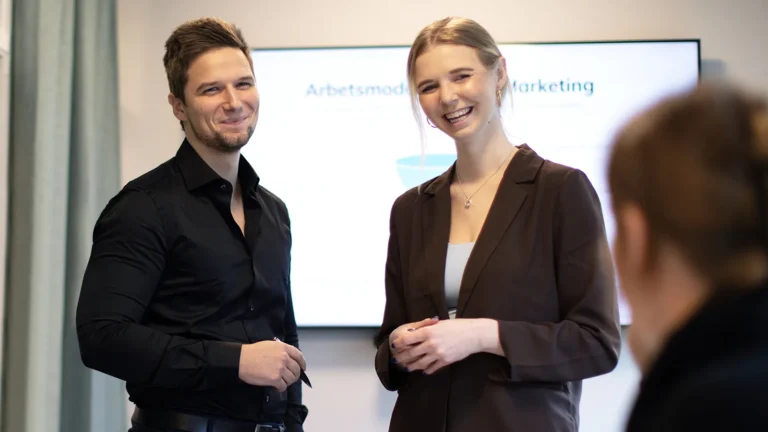 Sanna Norén och Rickard Frysztak föreläser.