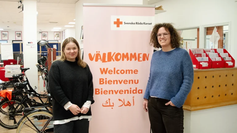 Frida Åhl och Fredrica Werner på Röda Korset Malmökretsen