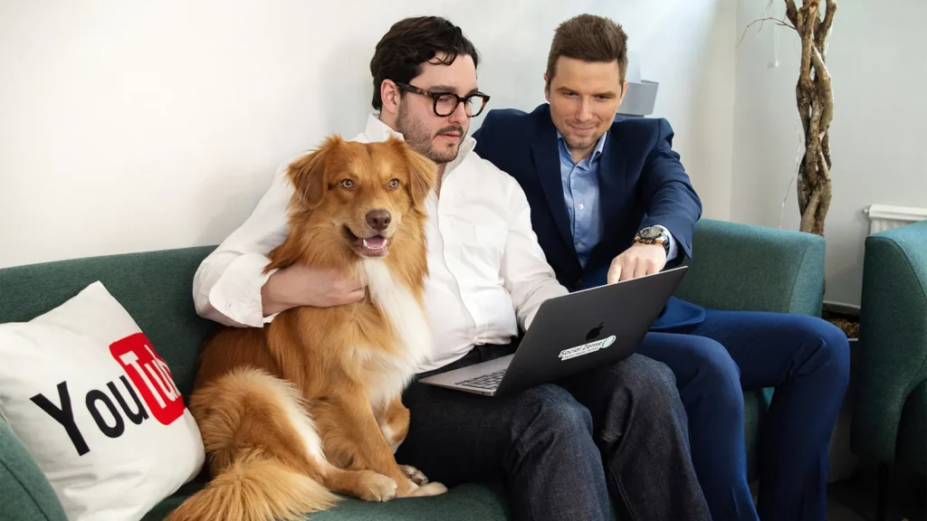 Marknadsförare arbetar med Google Ads AI Max.